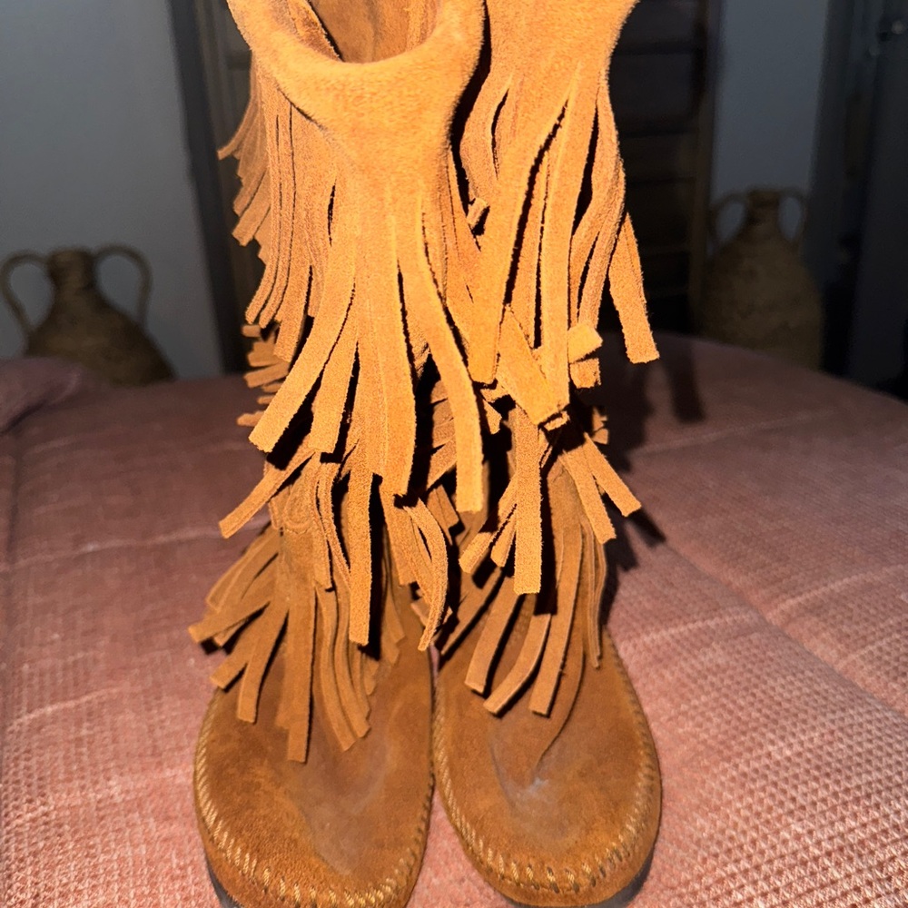 Minnetonka Women's Moccasins with Fringe - Tan